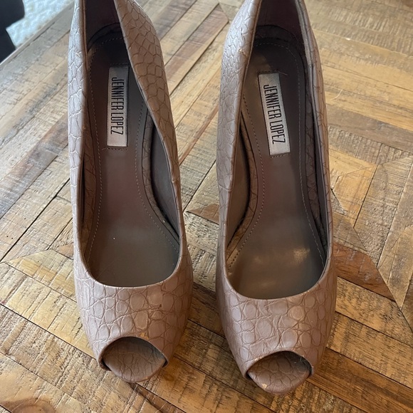 Peeped toe high heels - Picture 2 of 8